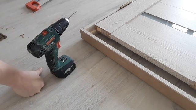 Установка межкомнатных дверей своими руками в одиночку. Лайфхак. Монтаж дверей. Как установить двер смотреть онлайн