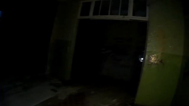 Заброшенная школа и УЖАСНЫЙ ЗВУК! Из-за чего мы не пошли дальше! #1 смотреть онлайн