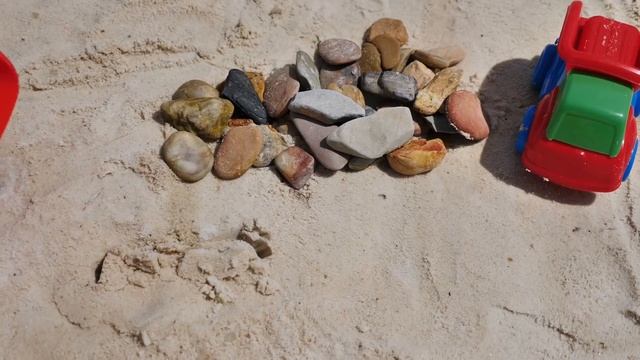 Мультики про машинки. Видео для детей. Крепость из песка на пляже смотреть онлайн