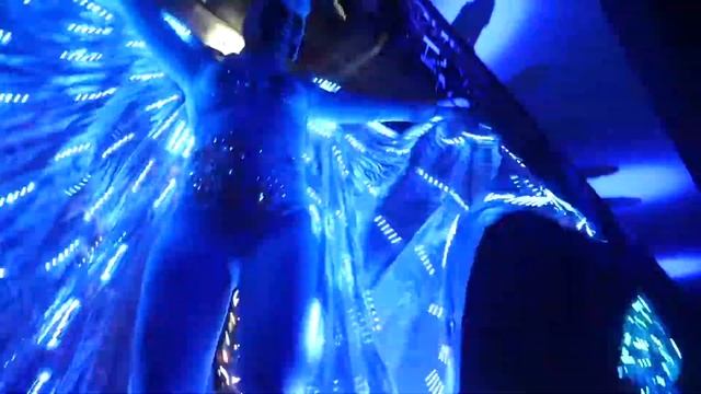 LIVE LED PERFORMANCE - WINGS (LIVE Танцевальная Постановка - Крылья) смотреть онлайн