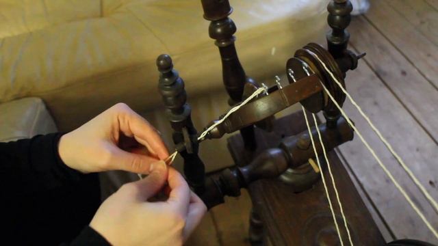 FELTING & ВАЛЯНИЕ: how to spinning yarn? Прядение пряжи на прялке смотреть онлайн
