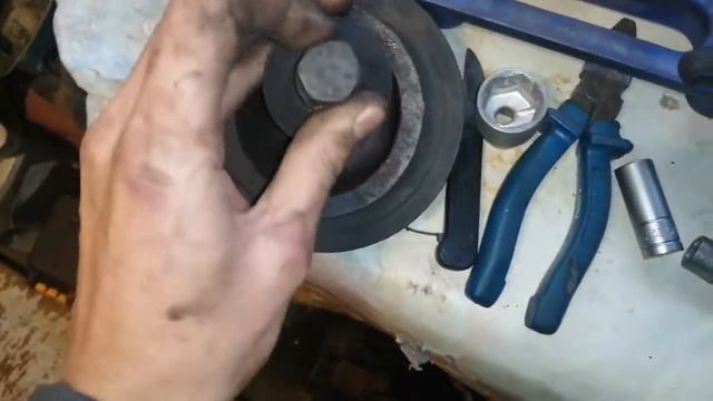 Rover 400, 45, 200, 25 - Снятие шкива коленвала / Как открутить болт шкива коленвала / Лучший спосо смотреть онлайн