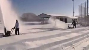 Снегоуборщики бензиновые самоходные и несамоходные - сравнение работы