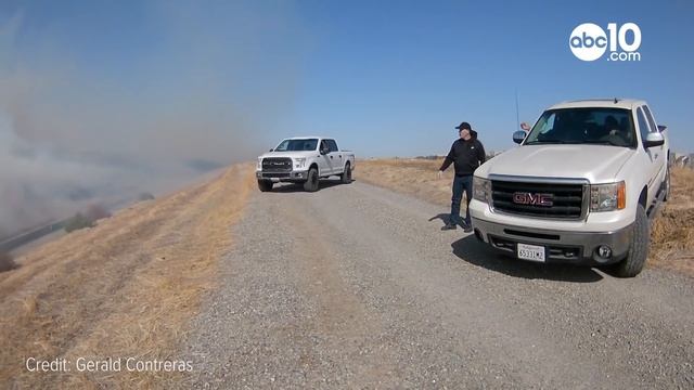 Sacramento man saves panicked freeway drivers as wildfire takes over freeway | RAW смотреть онлайн