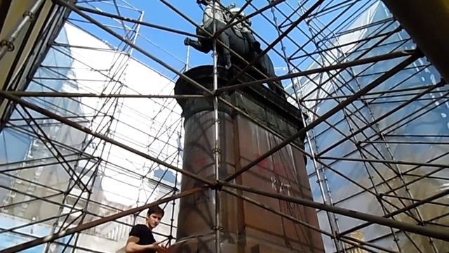 В Киеве изувечили памятник Н.Щорсу