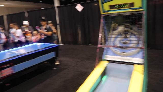 Vidcon Nickelodeon Arcade Games 2017 смотреть онлайн