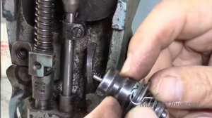 Швейная машина 22 класса. Регулятор верхней нити. Видео № 207.