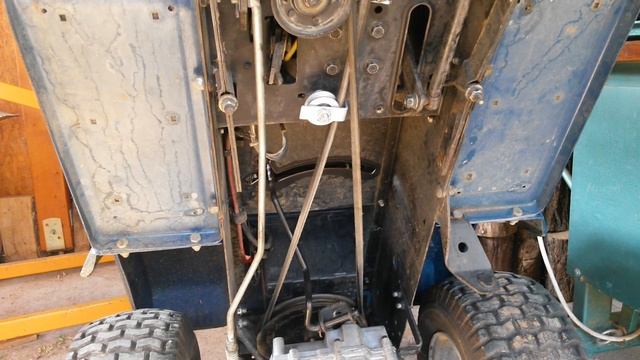 Fűnyírótraktor váltójának hekkelése смотреть онлайн