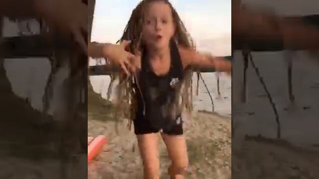 Танцы под фонарём София Голодько смотреть онлайн