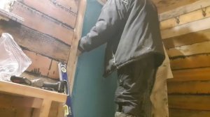 Установка входной пластиковой двери в баню