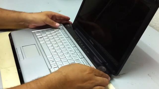 Toshiba Satellite A215 A200 A205 A210 Remplazar el Teclado - GizmoTij смотреть онлайн