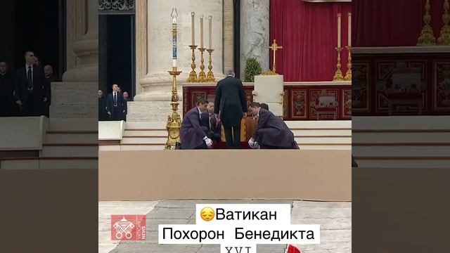 😔🙏Ватикан. Похорон Бенедикта XVI. 100 тисяч католиків зібралися на майдані Святого Петра смотреть онлайн