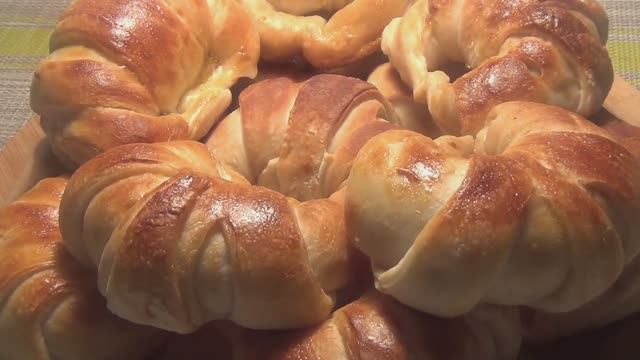 Аромат -на весь дом.Печём рогалики с начинкой.