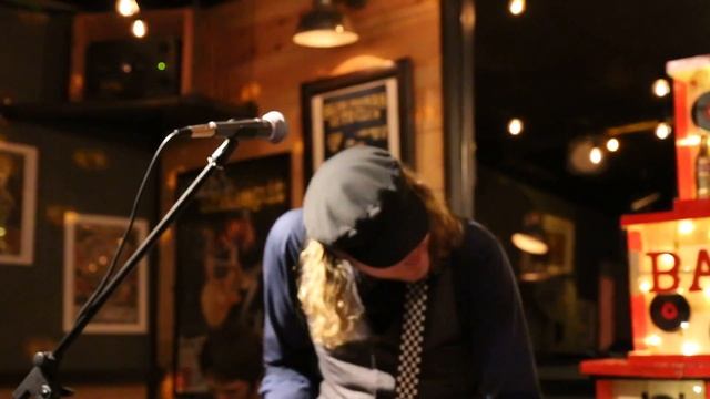 Captain Ivory @ Six minutes to midnight смотреть онлайн