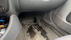 Хендай акцент вода на пассажирском коврике тема наболевшая