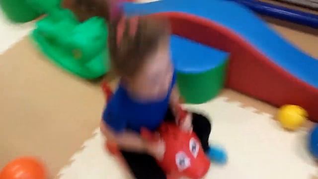 Детский игровой комплекс / Indoor Playground / Веселись вместе с Миланой! Горки и бассейн с шарикам смотреть онлайн