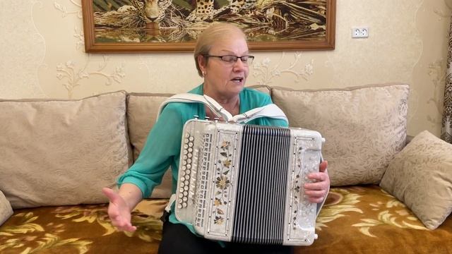 ПЕНСИОНЕРКА КУПИЛА САМУЮ ДОРОГУЮ ГАРМОНЬ смотреть онлайн