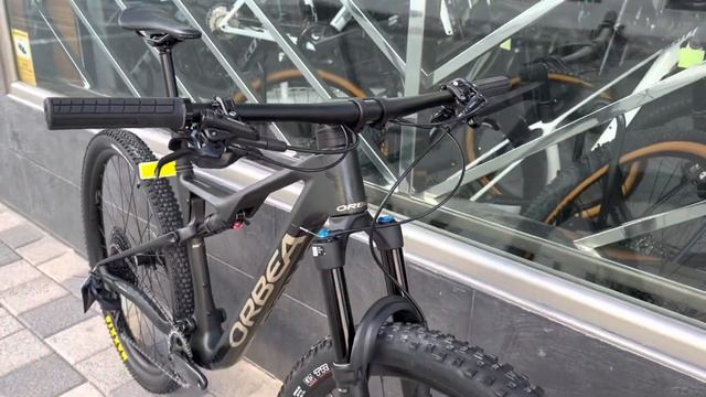 Orbea Oiz M20 modelo 2023, fotos y peso. смотреть онлайн