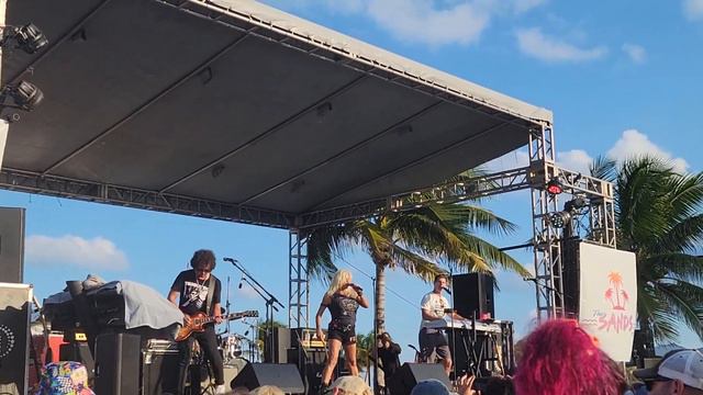 Samantha Fox "Touch Me" - live - Oct 28 2022 - Cancun, Mexico смотреть онлайн