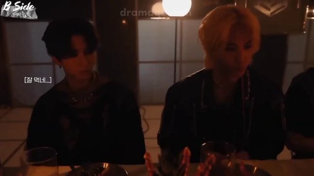 Хван Хёнджин ведет себя (не)адекватно на протяжении 5-и минут