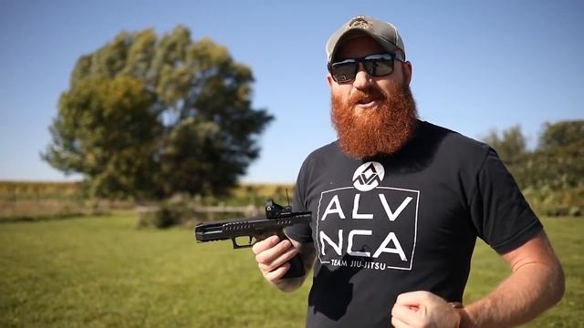 Laugo Arms Alien First Shots: The Future of Handguns смотреть онлайн