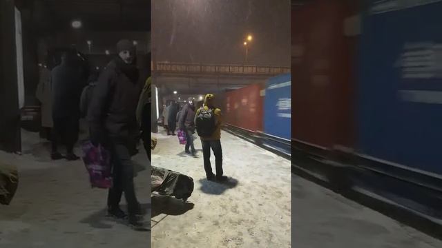 Станция Крюково (Зеленоград), раннее утро. смотреть онлайн