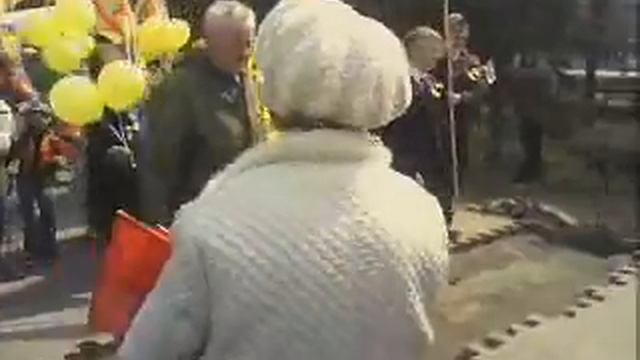 Первомай на площади Революции в Челябинске.wmv смотреть онлайн