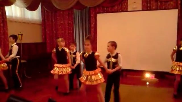 Танец ковбоев с девочками.AVI смотреть онлайн