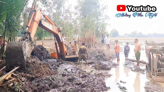 Tập 2: Xáng múc HITACHI mắt lầy - xe bị ngập nước phải tác nước ra ngoài смотреть онлайн