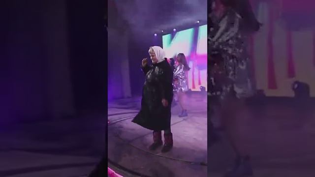 Диско-бабушка и Киркоров в Сыктывкаре смотреть онлайн