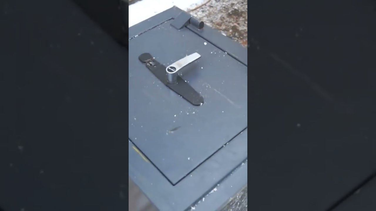 Вскрываем большой сейф. Что внутри сейфа? смотреть онлайн