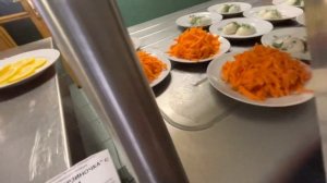 ВОСТОРГ ИНОСТРАНЦЕВ В МИНСКЕ? САМАЯ ДЕШЕВАЯ ЕДА! #90е #ностальгия #столовая #едавминске #минск