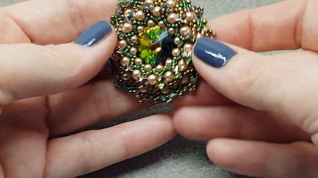 Обзор брошей и кулонов по моим мастер-классам. Здесь можно посмотреть, как сплести брошь или кулон. смотреть онлайн