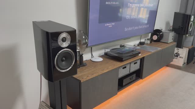 Lyngdorf TDAI-1120, HECO Celan Revolution 3 – AC/DC смотреть онлайн