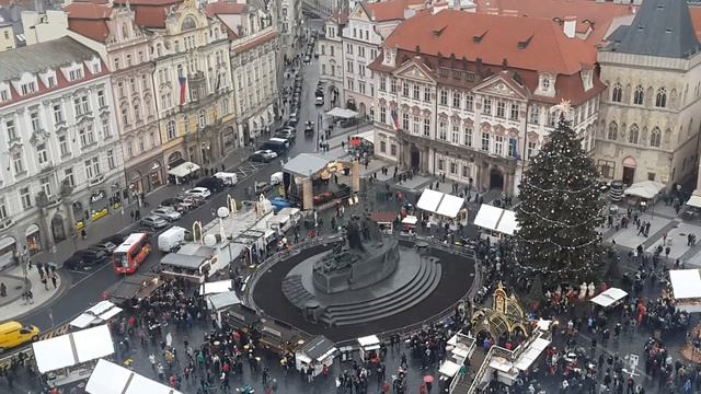 Староместская площадь с высоты обзорной башни смотреть онлайн