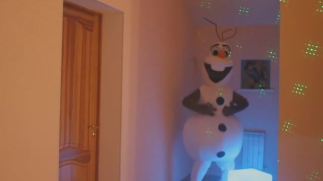 Артём Сорока. Мне Так Легко. Танцующий Снеговик Олаф к Вам на праздник. смотреть онлайн