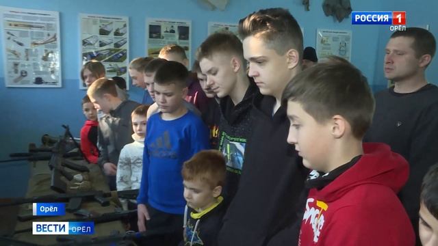 Десантники провели урок мужества и отваги для юных орловцев смотреть онлайн