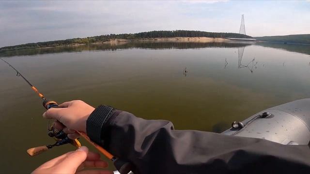Ловля окуня на муху. Приманка бомба по осеннему окуню