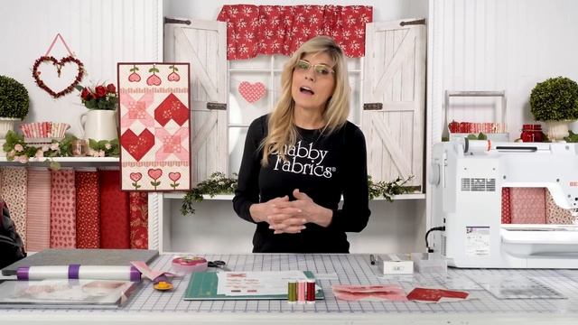 Pint Size Table Runner Series - February | a Shabby Fabrics Tutorial смотреть онлайн