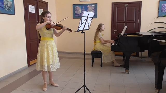 Елизавета Веселина-Ларчикова, скрипка, Софья Созоненко, фортепиано. А.Дворжак. Сонатина - Allegro смотреть онлайн