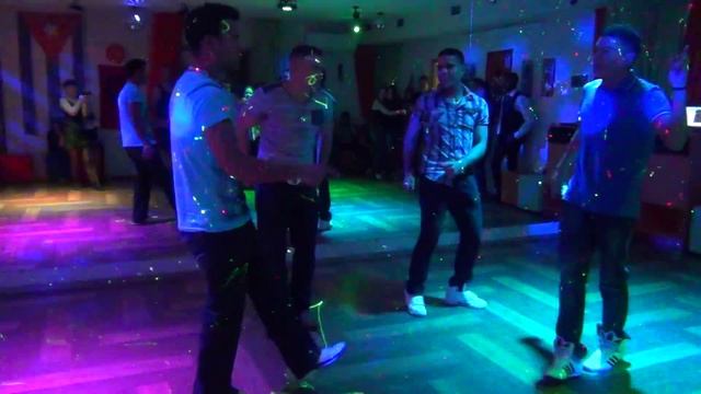 Кубинцы жгут!!! На домашней вечеринке в "Кубе" смотреть онлайн