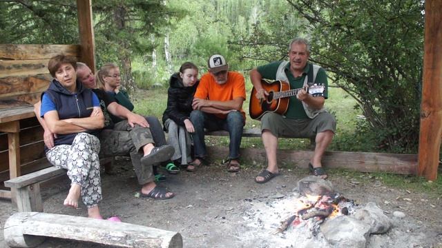 Евгений Воробьев с дворовой песней СВЕЧИ смотреть онлайн