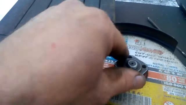 Как без проблем поменять круг на болгарке. смотреть онлайн