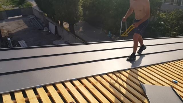 Фальцевая кровля. Обзор монтажа.