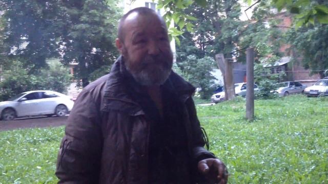Узловая. Бомж Серёга травит частушки (часть 2) смотреть онлайн