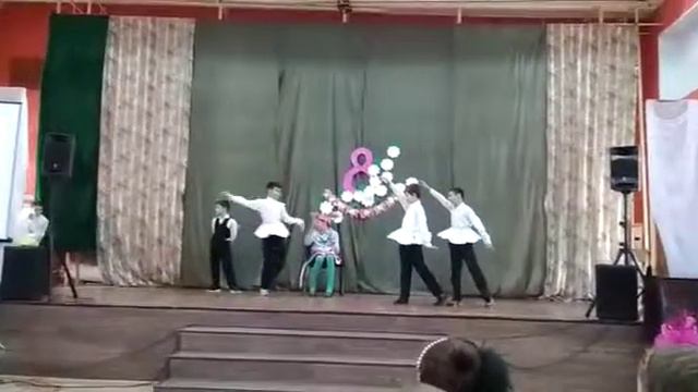 Смешная сценка на 8 марта в школе смотреть онлайн