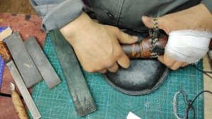 Традиционный Якутский нож + правило + огниво.