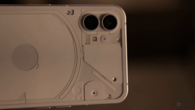 Nothing Phone (1) Real-World Test (Camera Comparison, Battery Test, & Vlog) смотреть онлайн