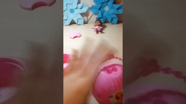 Делаем каляску из шарика лол всего очень легко делать!! Делайте со мной смотреть онлайн