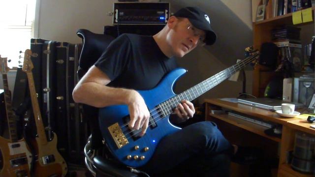 8 String Bass Solo - Garth Fielding смотреть онлайн